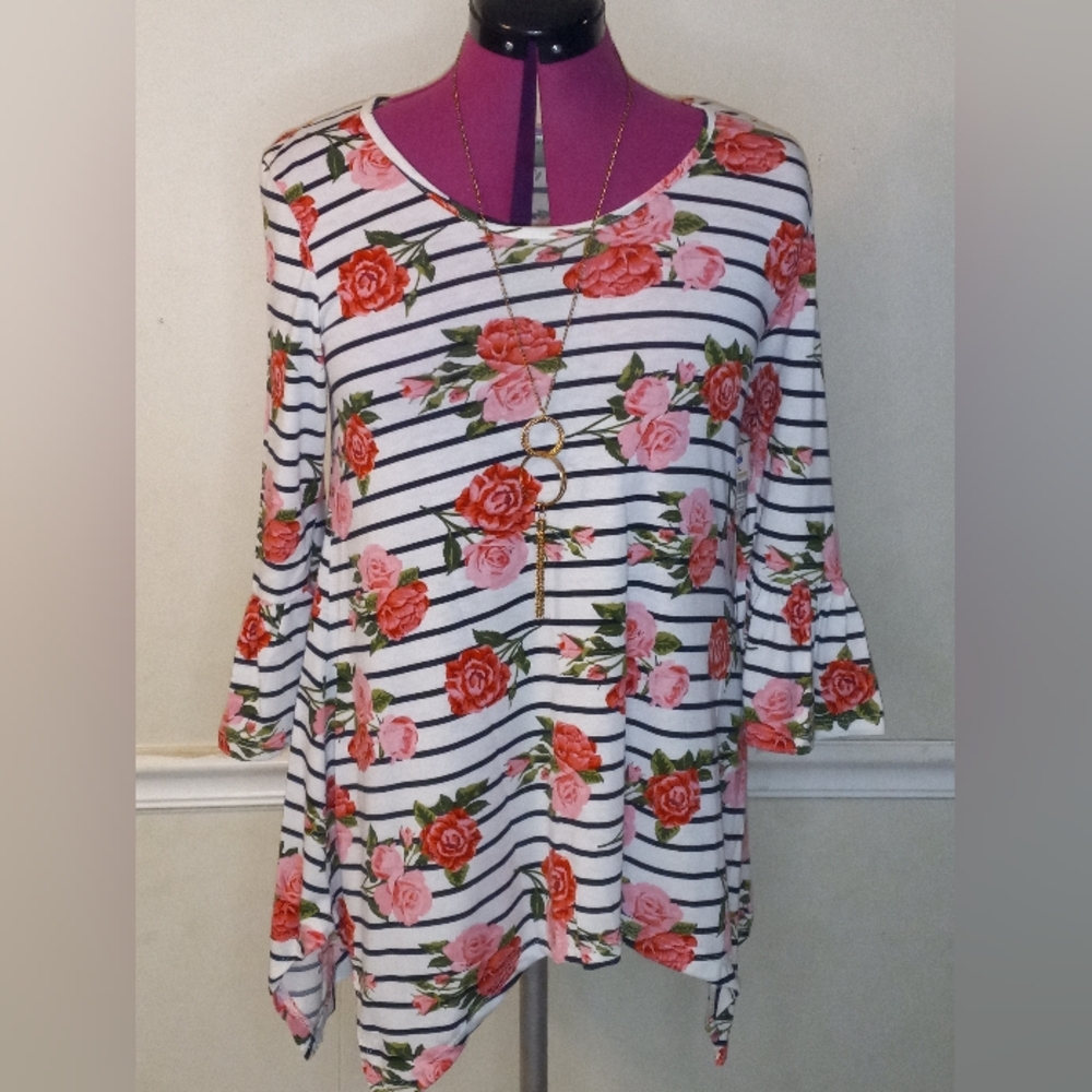 Brand New Womens Floral Print Blouse w/ Necklace
